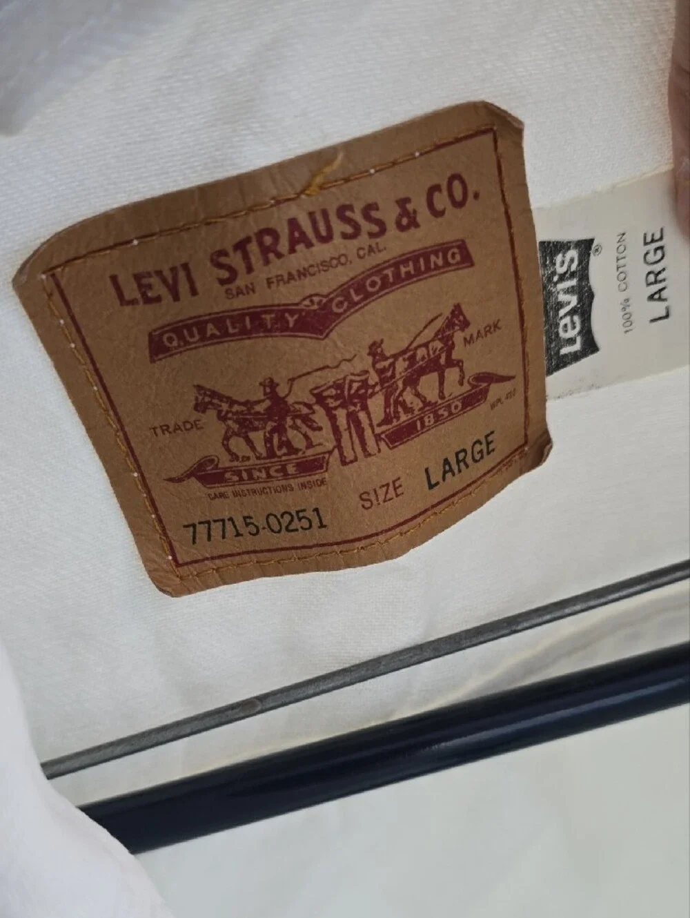 Levi's White Men's Denim Trucker Jacket - Picture 2 of 4